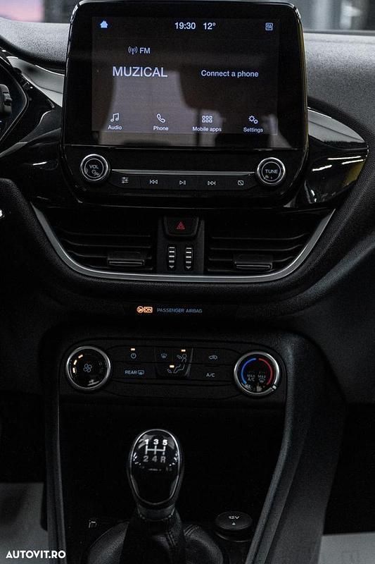 Second-hand Ford Fiesta Trend 75 CP (55 kW) 2022 Culoarealb Hatchback