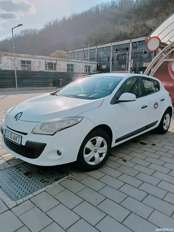 Utilizat 2010 Renault Mégane III Hatchback | 3.500 EUR (Preț OK) - Imagine 1/4
