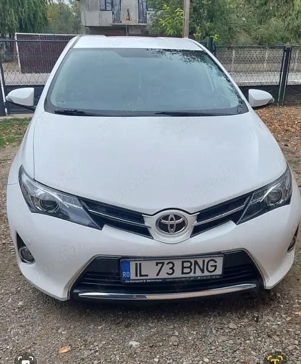 Second-hand Toyota Auris 90 CP (66 kW) 2013 Alb Hatchback