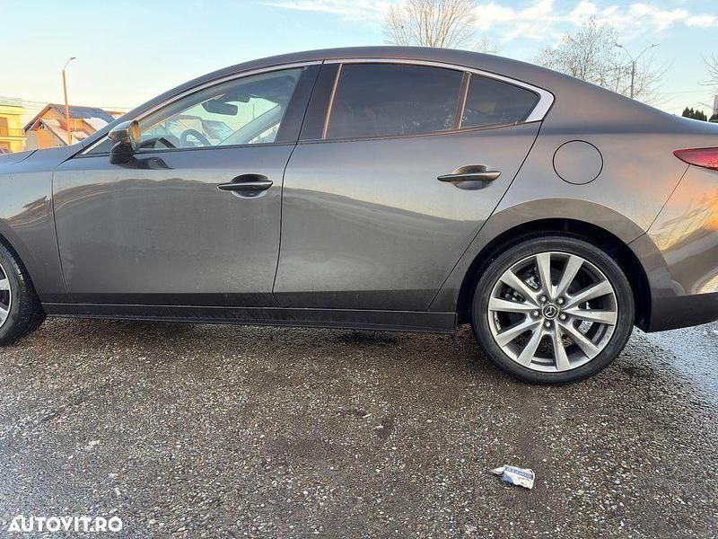 Second-hand Mazda 3 186 CP (136 kW) 2022 Culoaremaro Berlinǎ
