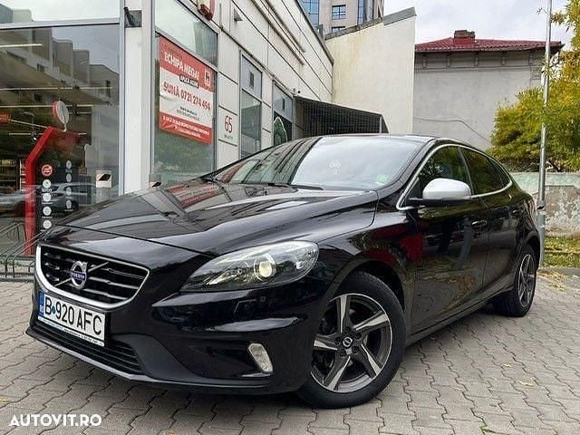 Second-hand Volvo V40 120 CP (88 kW) 2015 Culoarenegru Hatchback
