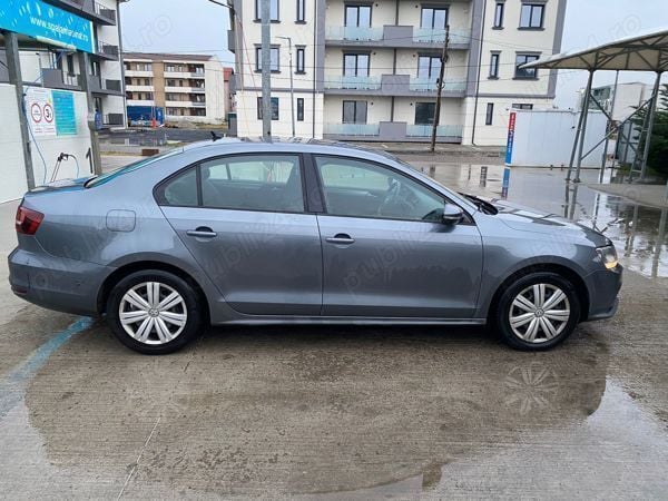Second-hand VW Jetta Trendline 105 CP (77 kW) 2017 Gri Berlinǎ