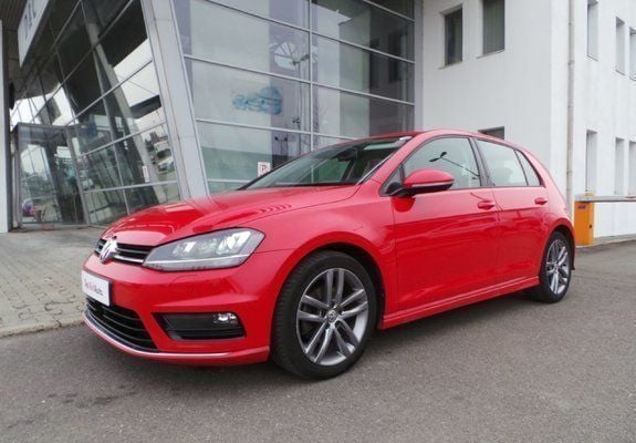 Roşu Utilizat 2014 VW Golf VII Hatchback | 13.700 EUR (Puțin scump) - Imagine 1/4