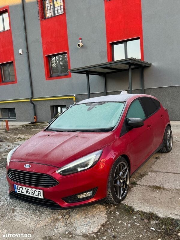 Rosu Utilizat 2017 Ford Focus Titanium Hatchback | 11.499 EUR (Puțin scump) - Imagine 1/4