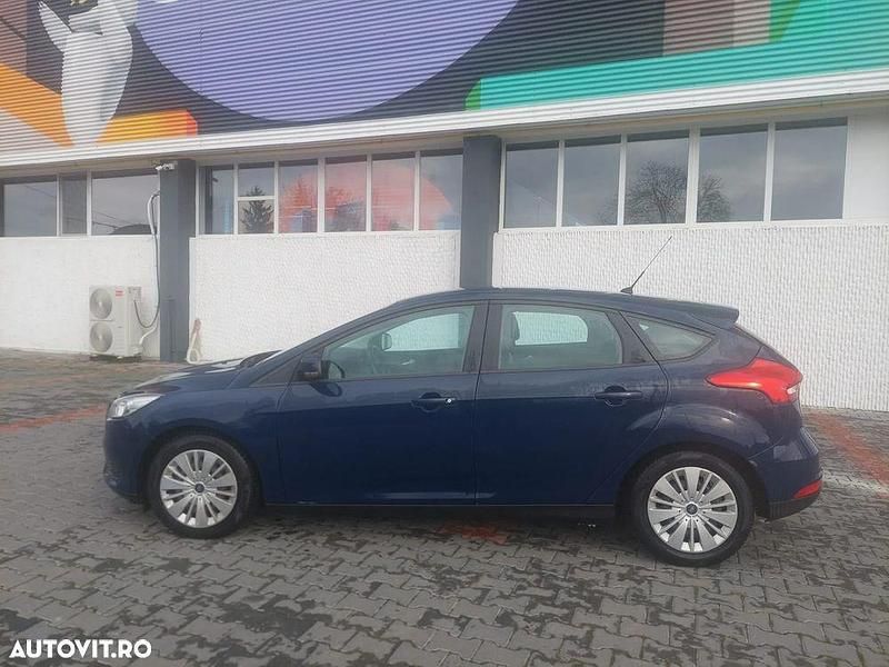Culoarealbastru Utilizat 2017 Ford Focus Hatchback | 6.850 EUR (Preț bun) - Imagine 1/4