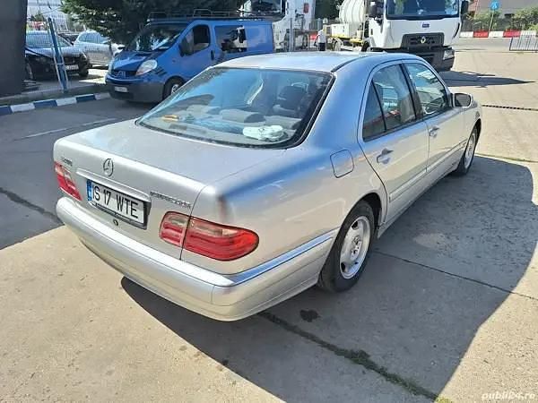 Second-hand Mercedes 200 165 CP (121 kW) 2001 Argintiu Berlinǎ