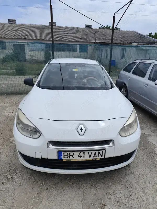 Utilizat 2011 Renault Fluence Berlinǎ | 2.800 EUR (Preț OK) - Imagine 1/4