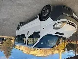 Alb Utilizat 2004 Opel Vivaro Van | 1.900 EUR (Super Preț) - Imagine 1/4