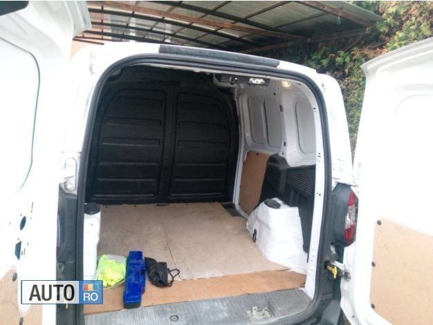 Second-hand Ford Transit 75 CP (55 kW) 2015 Alb Monovolum