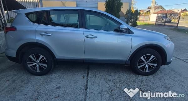 Argintiu Second-hand 2016 Toyota RAV4 SUV | 11.800 EUR (Preț bun) - Imagine 1/4