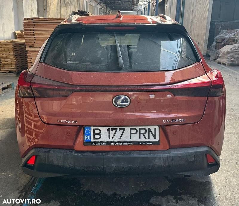 Second-hand Lexus UX 250h Luxury Line 177 CP (130 kW) 2022 Culoareportocaliu SUV