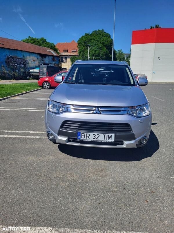 Alte culori Utilizat 2015 Mitsubishi Outlander Instyle SUV | 11.950 EUR - Imagine 1/4