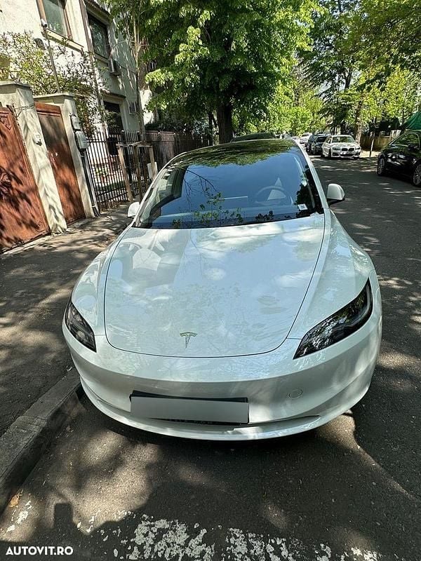 Culoarealb Utilizat 2024 Tesla Model 3 Berlinǎ | 41.000 EUR (Scump) - Imagine 1/4