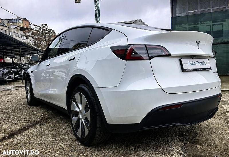 Second-hand Tesla Model Y 378 kW (514 CP) 2024 Culoarealb SUV