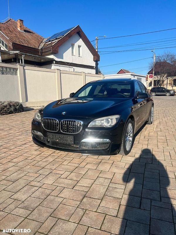 Negru Utilizat 2010 BMW 740 Comfort Edition Berlinǎ | 11.000 EUR - Imagine 1/4