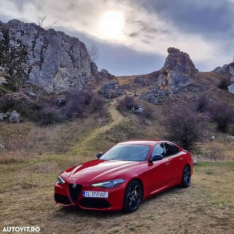 Culoarerosu Utilizat 2017 Alfa Romeo Giulia Veloce Berlinǎ | 23.900 EUR (Preț OK) - Imagine 1/4