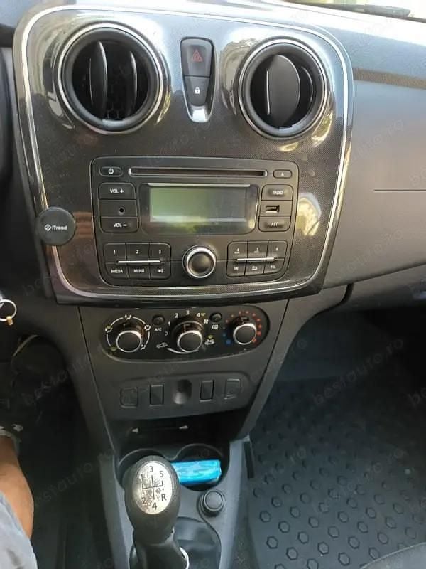 Second-hand Dacia Logan Lauréate 75 CP (55 kW) 2016 Alb Berlinǎ