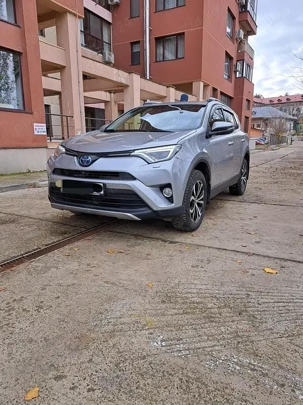 Second-hand Toyota RAV4 Hybrid 185 CP (136 kW) 2018 SUV