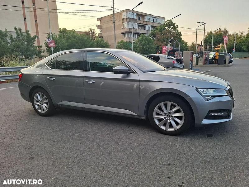 Culoareargint Utilizat 2021 Skoda Superb Ambition Berlinǎ | 21.500 EUR (Preț OK) - Imagine 1/4