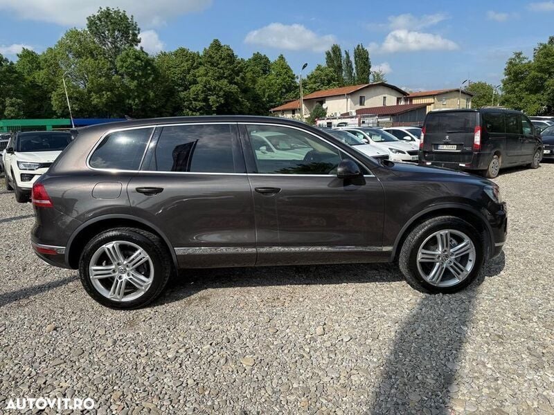 Second-hand VW Touareg Exclusive 262 CP (192 kW) 2017 Maro SUV