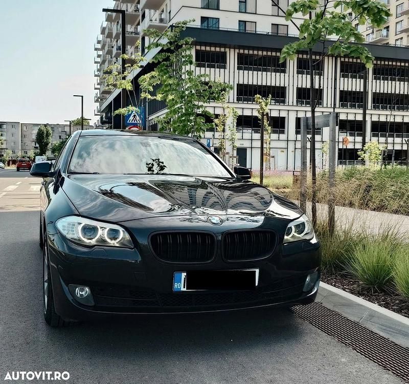 Culoarenegru Utilizat 2012 BMW 520 Efficient Dynamics Berlinǎ | 8.900 EUR (Preț bun) - Imagine 1/4