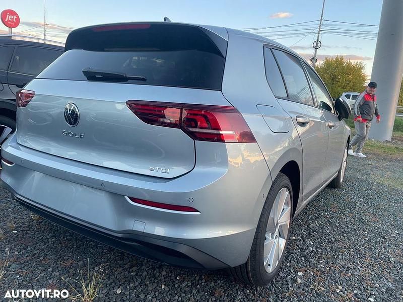 Nouă VW Golf VIII Life 115 CP (84 kW) 2025 Culoarealbastru Hatchback