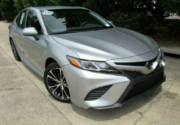 Argintiu Utilizat 2017 Toyota Camry Berlinǎ | 6.720 EUR - Imagine 1/4