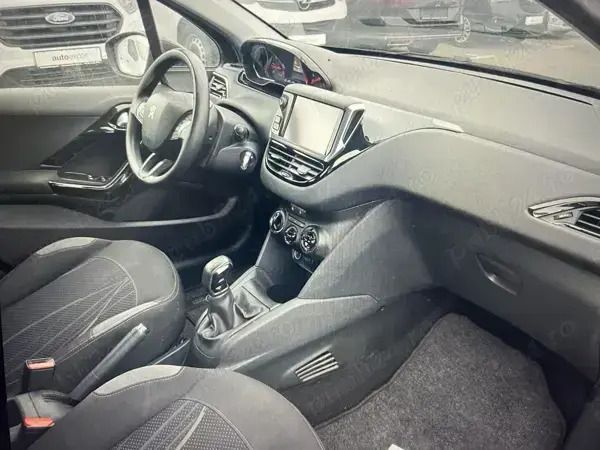 Utilizat 2013 Peugeot 208 Hatchback | 3.990 EUR (Super Preț) - Imagine 1/4