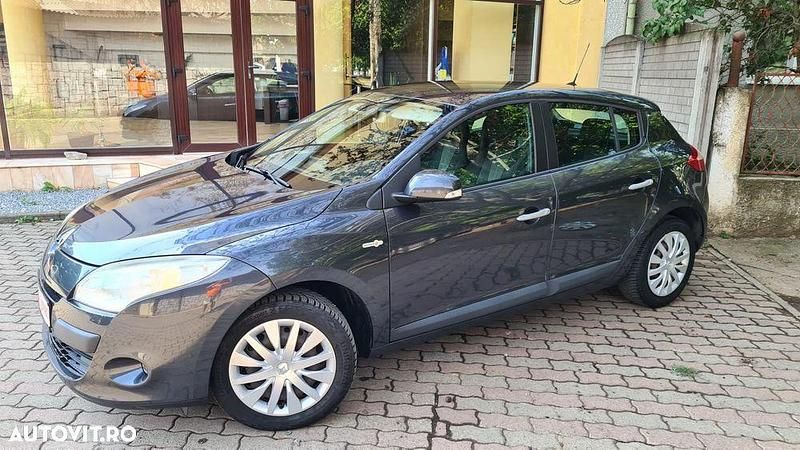 Culoaregri Utilizat 2010 Renault Mégane III Authentique Hatchback | 3.350 EUR (Preț bun) - Imagine 1/4