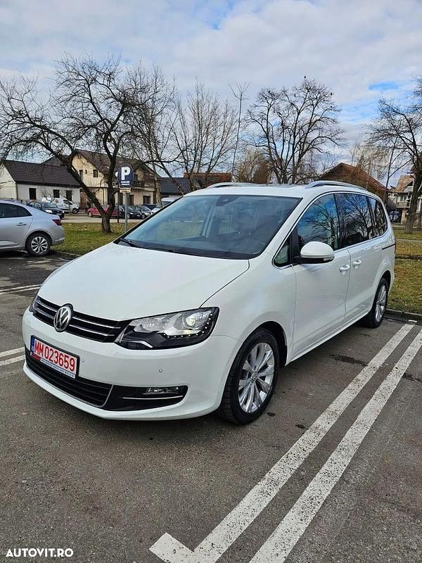 Second-hand VW Sharan Highline 177 CP (130 kW) 2021 Culoarealb Monovolum
