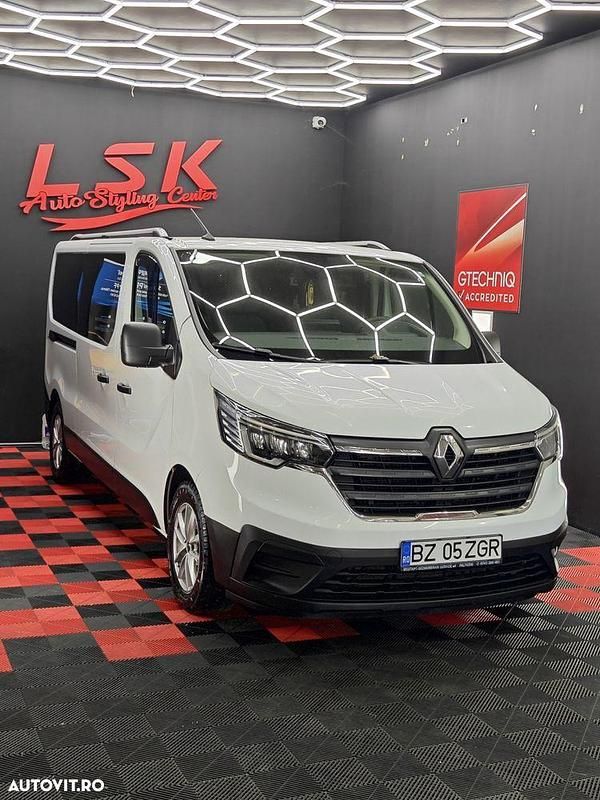 Culoarealb Utilizat 2021 Renault Trafic Zen Van | 17.990 EUR (Preț bun) - Imagine 1/4