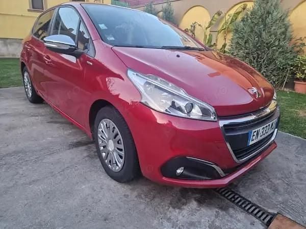 Second-hand Peugeot 208 Style 60 CP (44 kW) 2017 Rosu Hatchback