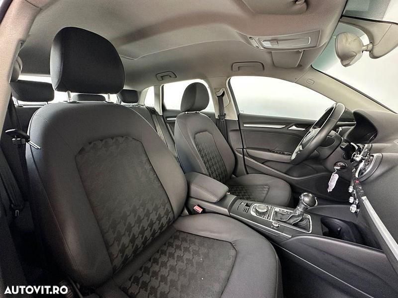 Second-hand Audi A3 Sportback Attraction 105 CP (77 kW) 2013 Culoaremaro Hatchback