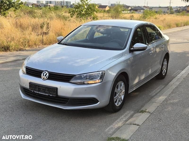 Argint Utilizat 2012 VW Jetta Comfortline Berlinǎ | 5.450 EUR (Preț OK) - Imagine 1/4
