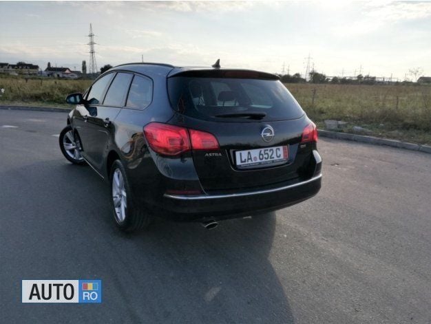 Second-hand Opel Astra Active 165 CP (121 kW) 2013 Negru Break