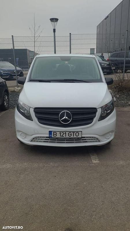 Second-hand Mercedes Vito 136 CP (100 kW) 2023 Culoarealb Van