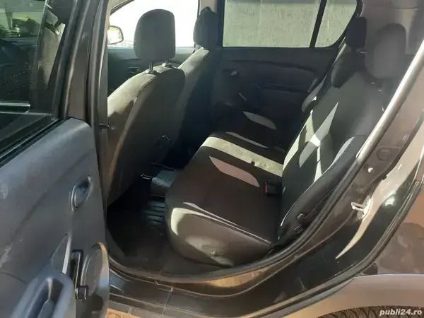 Utilizat 2014 Dacia Sandero Stepway Hatchback | 4.650 EUR - Imagine 1/4