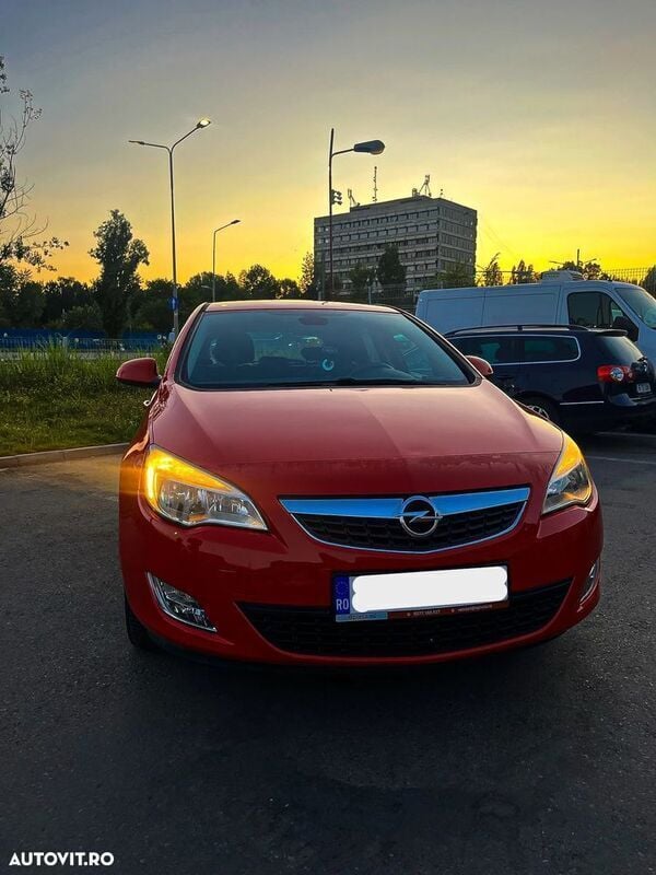 Rosu Utilizat 2011 Opel Astra Enjoy Berlinǎ | 4.250 EUR (Preț OK) - Imagine 1/4