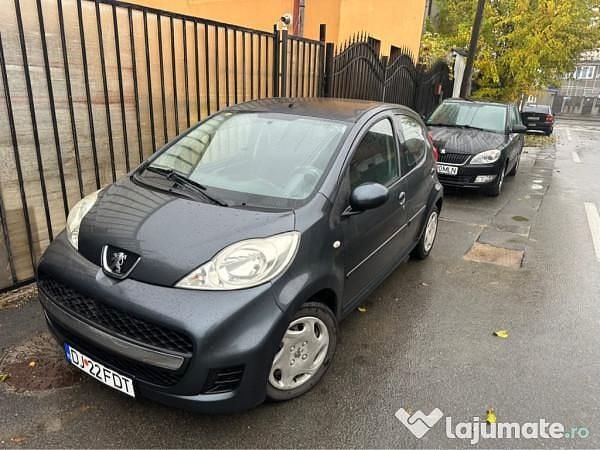 Gri Utilizat 2010 Peugeot 107 Hatchback | 12.000 EUR - Imagine 1/4