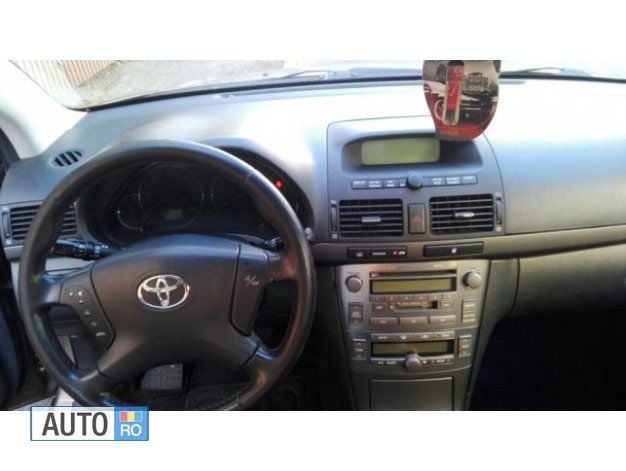Second-hand Toyota Avensis 110 CP (80 kW) 2005 Maro Berlinǎ