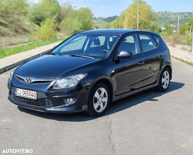 Negru Utilizat 2012 Hyundai i30 Edition Hatchback | 3.998 EUR (Preț bun) - Imagine 1/4