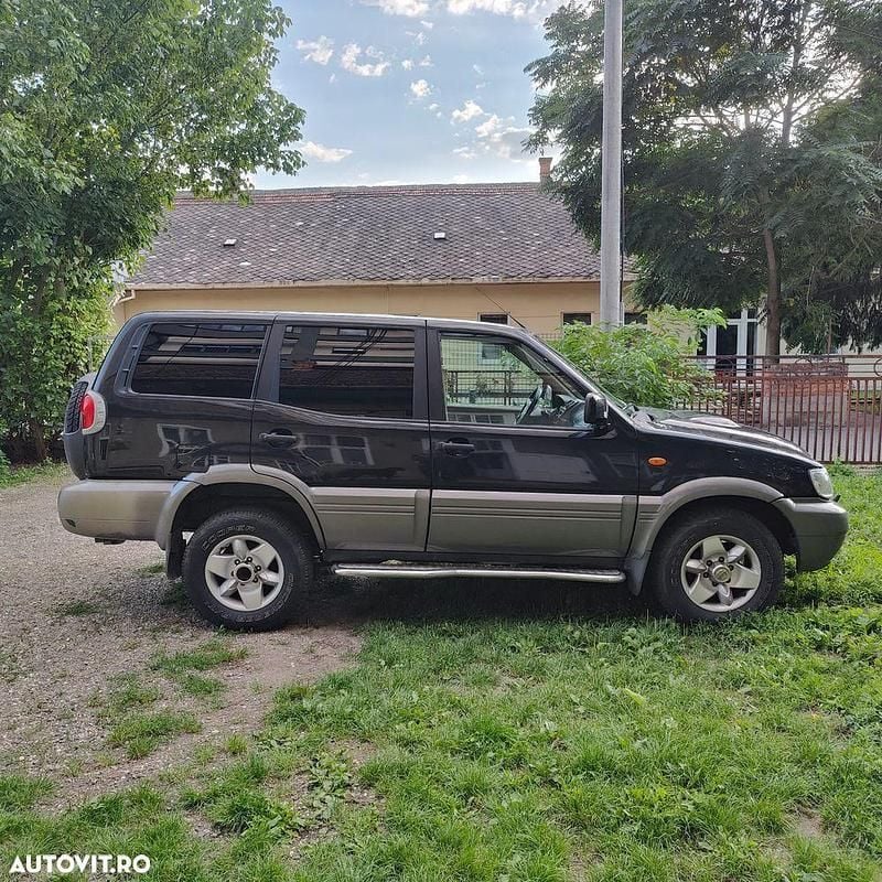 Negru Utilizat 2004 Nissan Terrano SUV | 4.700 EUR - Imagine 1/4