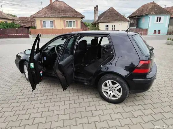 Negru Utilizat 2005 VW Golf Plus Monovolum | 2.250 EUR - Imagine 1/4