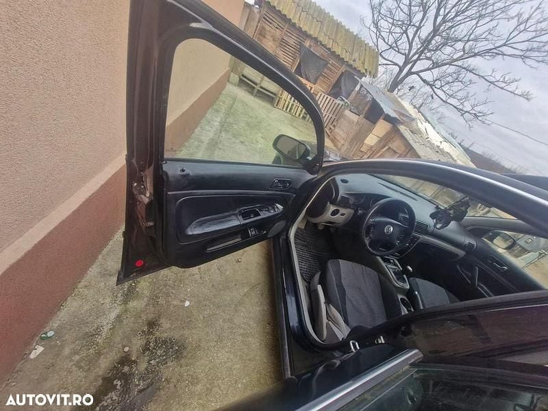 Second-hand VW Passat Basis 100 CP (73 kW) 2001 Culoarenegru Break