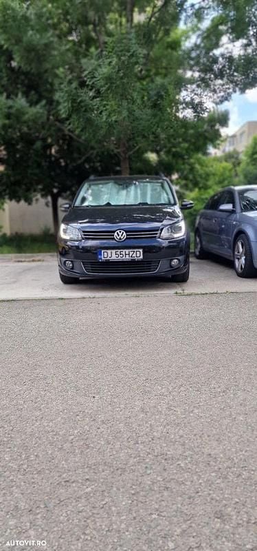Second-hand VW Touran Match 140 CP (102 kW) 2013 Culoarenegru Monovolum