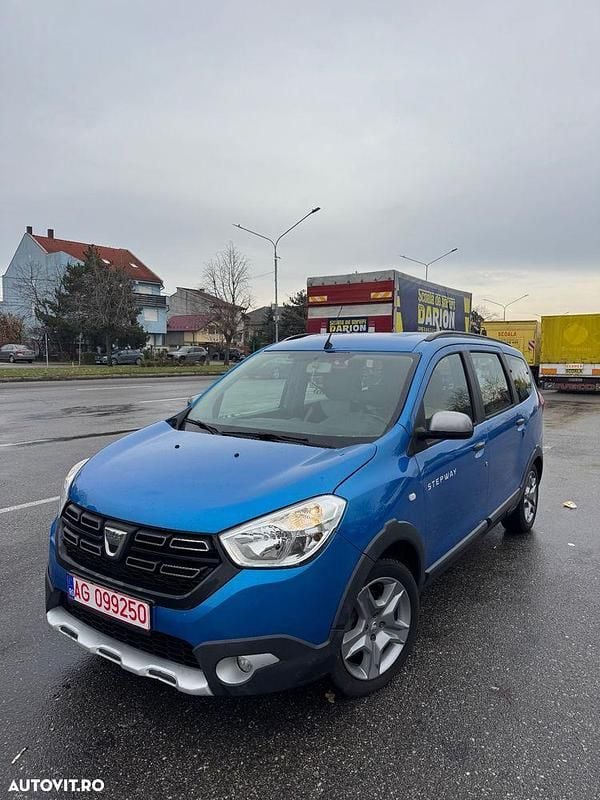 Culoarealbastru Utilizat 2020 Dacia Lodgy Stepway Monovolum | 7.999 EUR (Preț OK) - Imagine 1/4