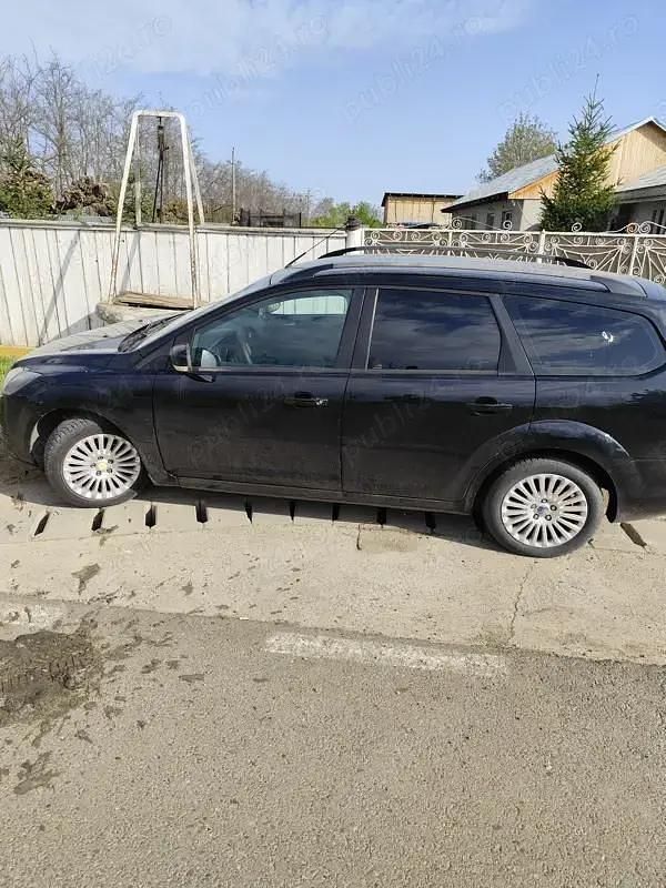 Utilizat 2009 Ford Focus Hatchback | 1.300 EUR (Super Preț) - Imagine 1/4