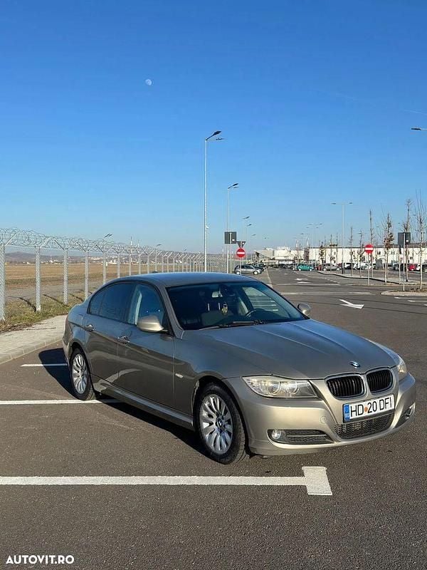 Second-hand BMW 318 143 CP (105 kW) 2009 Culoaregalbeuriu Berlinǎ