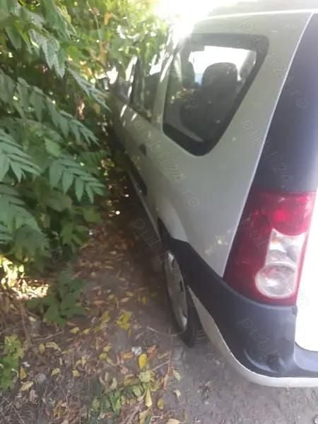 Utilizat 2008 Dacia Logan Berlinǎ | 1.400 EUR (Preț bun) - Imagine 1/4