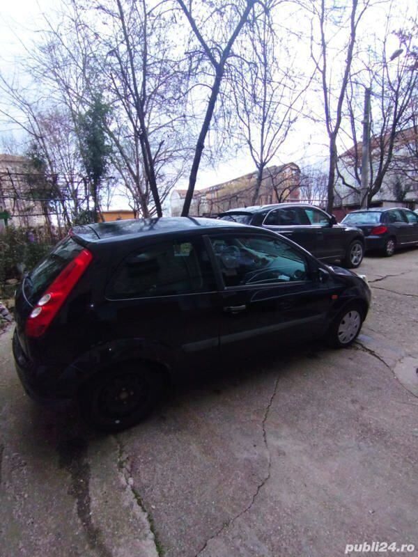 Second-hand Ford Fiesta 60 CP (44 kW) 2005 Negru Hatchback
